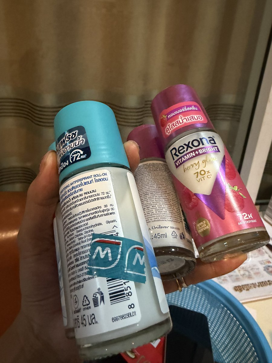 เมาแต่ไม่ลืมที่จะคิดถึงพีพี ซื้อ rexona กลับมา4ขวด แต่ใบเสร็จเปียกเละเลย แม่ถามว่าซื้อมาให้ใคร นี่บอกว่าเขาแจกฟรี 😂😂