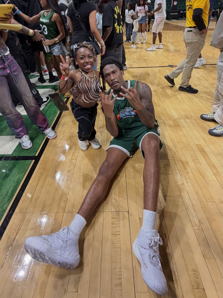 wavecheckers's tweet image. Hunxho at the Celebrity Basketball Game at UNC Charlotte 😂😂