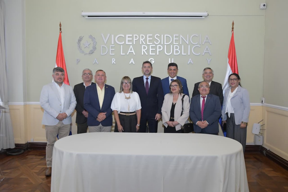 En un histórico acto realizado en la Vicepresidencia de la República, fue presentada oficialmente la Carrera de Medicina de la Universidad Nacional de Pilar (UNP).
El acto, encabezado por el vicepresidente <a href="/AllianaPedro/">Pedro Alliana</a>, contó con la presencia del Rector de dicha alta casa de