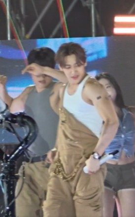 Tarot to youuuu tweet media