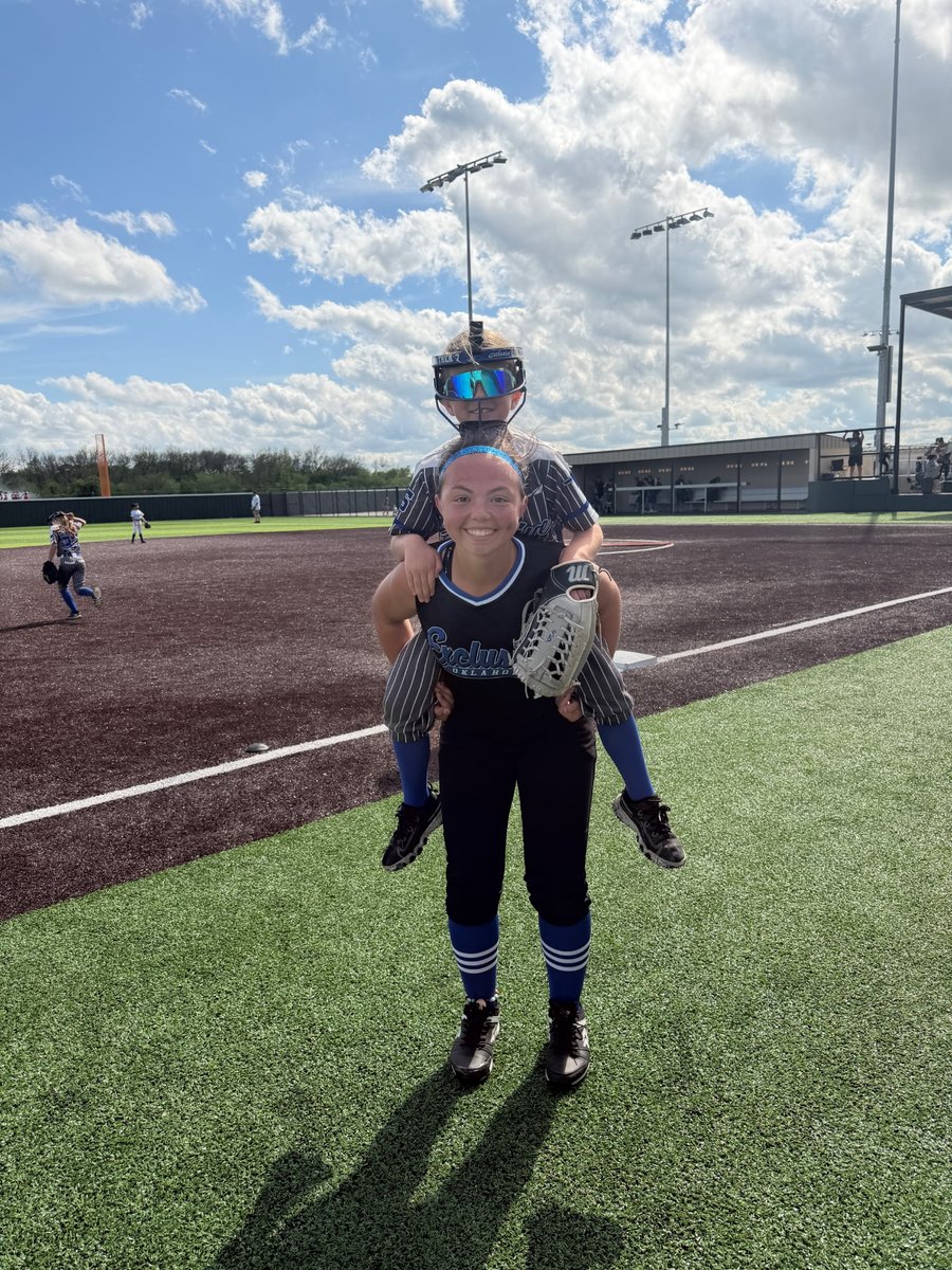 MaddieJones2028's tweet photo. After @nt_epic got rained out in Tulsa, I was able to pick up with @OKExclusiveSB and Coach Tabb. Had a great weekend pitching and playing the field and won a HUGE trophy. Finished the weekend with 34ks, 15 IP, 0 ERA and also hit .400 with 2 RBI. Thank you for the opportunity!

@AUtrojanssb @NWCSoftball @coachsummera @echohawk21 @bbogner14 @T_GILS33 @c_lyon22 @jenna_schwartzz @coachphunt @Coach_Zimny @CoachChiles3 @SilvestriniVal @coachkelsid @jtjones00 @scottgongola @lo_gambone @CoachTrevTXST @AmyHooks10 @kunkle18 @CoachBallMalone @2Ganeff @coach_kgreen @rittmanjohn @oliviaadyan @LATechSB @UtahTech_SB @AmyLTudor @CoachChurchill @BumpCasey @oitsoftball @SBRRetweets @CoastRecruitsSB @recruitingArena