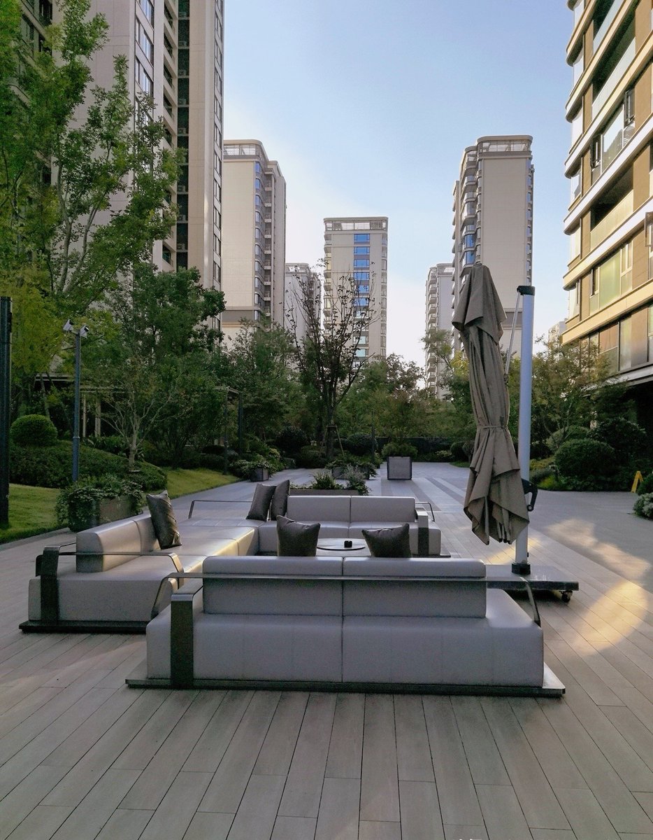 Sami_Brown12's tweet image. "Today’s tiny win: building a cardboard fort together! → Who needs toys when you’ve got imagination + a kiddo who’s the best co-builder Tag your go-to partner in chaos (and creativity)!  #ParentingWin #ToddlerLife #ImaginationUnleashed"