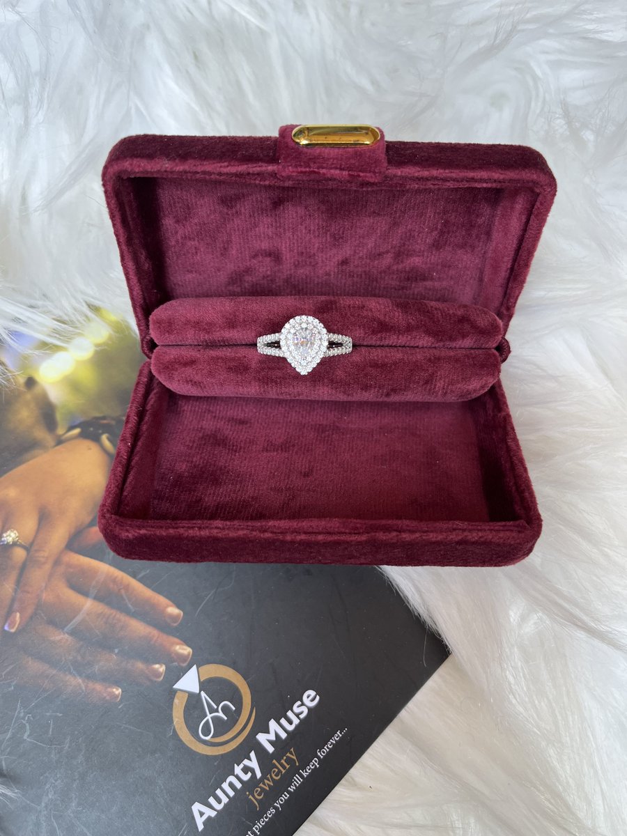 Beauty Engagement Ring 
Available 
#120,000