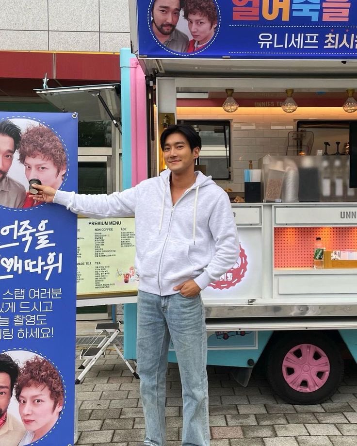 jsjwago's tweet photo. 이세상에태어난모든옷들이 최시원이라는 넘버원옷걸이에게 간택받고싶엇겟지.. https://t.co/2dx5SIoBGd