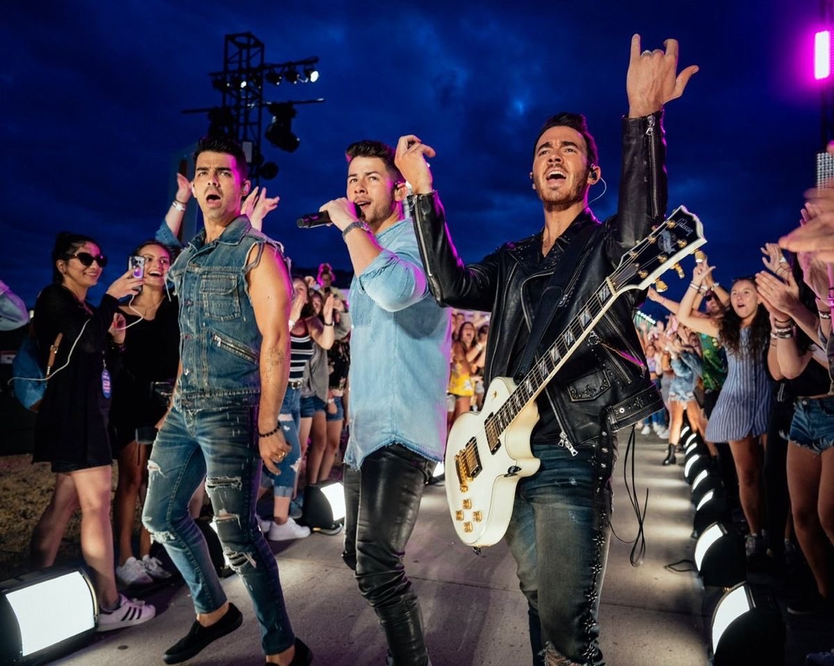 jonas bros pics tweet media