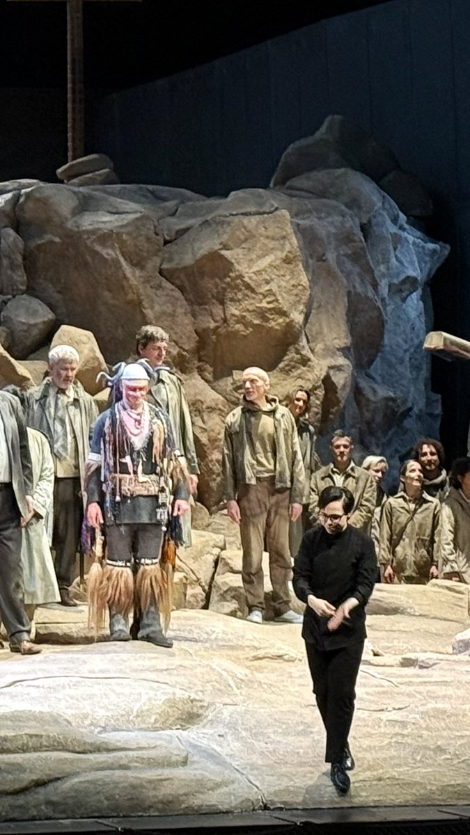 amoral07's tweet photo. Es inaudito que un chaval de 25 años, #TarmoPeltokoski, sea capaz de dirigir en #Berlín (con criterio) un 'Parsifal' de Wagner con la seguridad y el control del foso y la escena que tuvo en sus manos el pasado sábado en la #DeutscheOper este joven director finlandés (penúltima “obra” de la “Factoría Panula” de Helsinki).
P.D. Por cierto, la producción escénica de cartón piedra de #PhilippStōlzl es un horror!