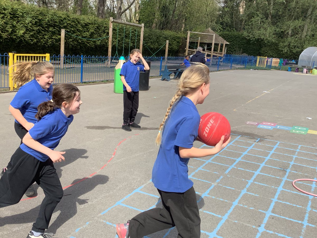 AbbeyPrimary's tweet image. Learning how to apply pressure as a defender on an attacker to try and force an attacker to make a mistake #Y4 #PE