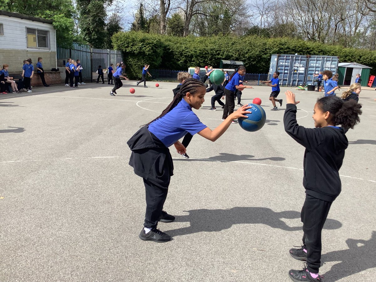 AbbeyPrimary's tweet image. Learning how to apply pressure as a defender on an attacker to try and force an attacker to make a mistake #Y4 #PE