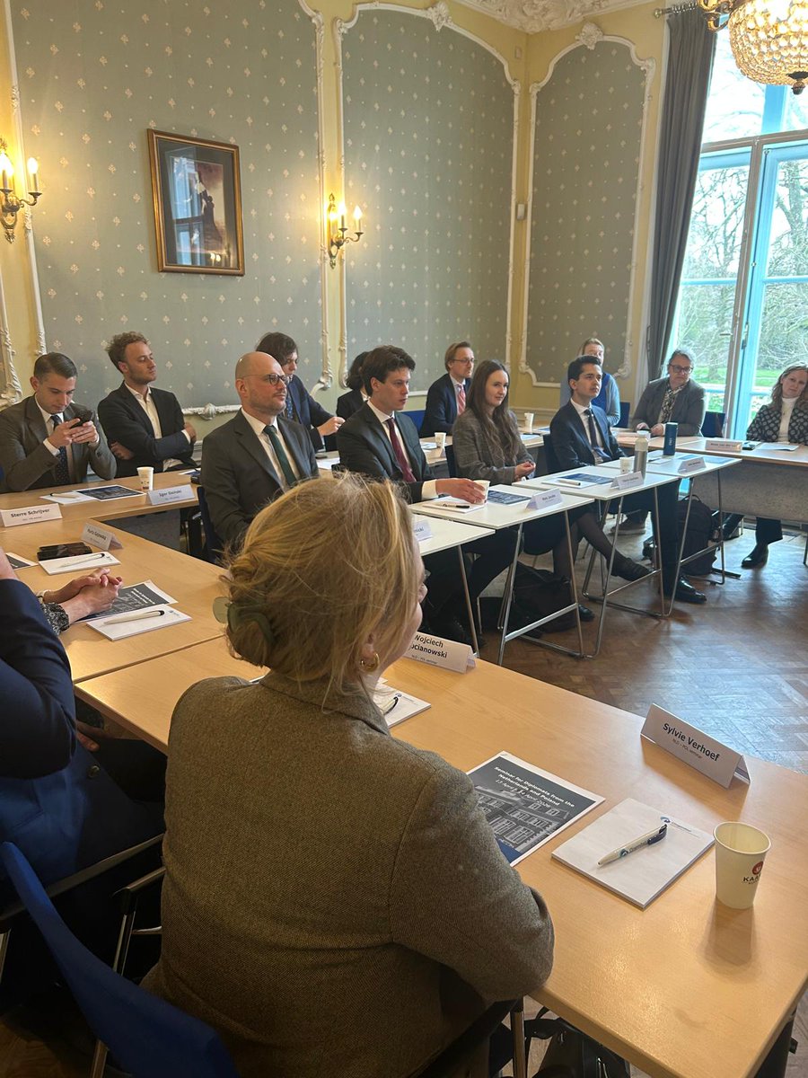 PLinNederland tweet media