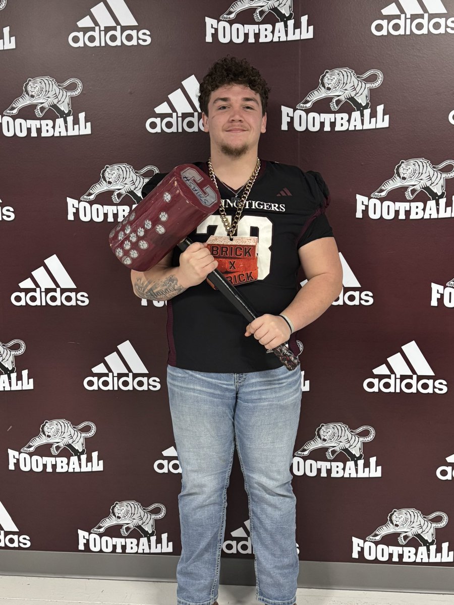 HunterKinser1's tweet photo. I will be signing with @CvilleTigersFB this Friday at 2:00 at the ECHS auditorium beyond blessed to be in this position. @coachlane9 @Coach_JoFo @LippertScouting https://t.co/YhCpI8Ie53