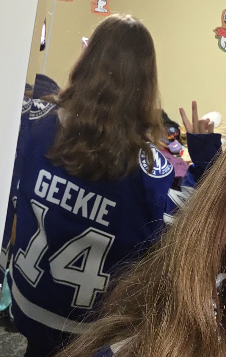 zoe 💜⚡️ tweet media