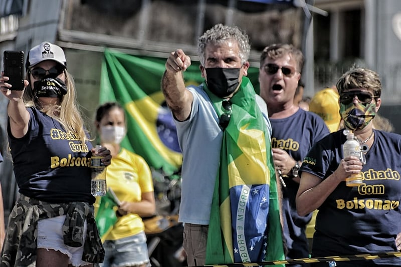 Sede do PT em Ribeirão Preto/SP, é alvo de ataque com artefatos explosivos na noite de sábado, 11 de abril. 

Temos que estar preparados: é assim que a milícia da extrema-direita age nas eleições. Lembram? Na eleição passada iriam explodir o Aeroporto de Brasília. Explosão na