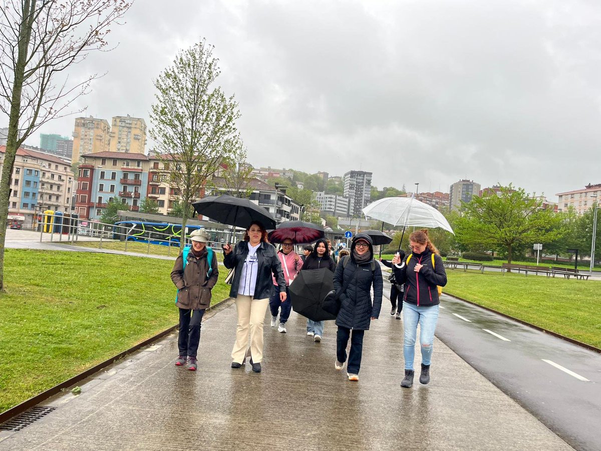 MaitelanKoop's tweet photo. Disfrutando de nuestro paseíto a San Juan,con buen clima y compartiendo con todas del equipo de mujeres de Hernani, tuvimos a nuestra guía Omaira que nos explicó las cosas maravillosas del lugar, gracias a todas y a por más salidas así😘😘🥳🥳🥳. https://t.co/ZPk5H208vC