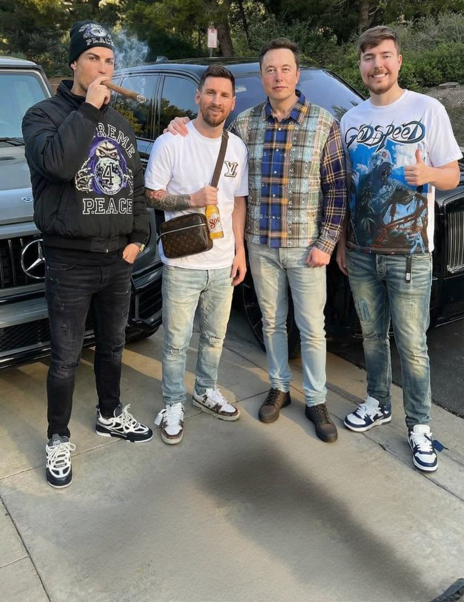 𝐂𝐢𝐧𝐧𝐚𝐦𝐨𝐧🍂 tweet media