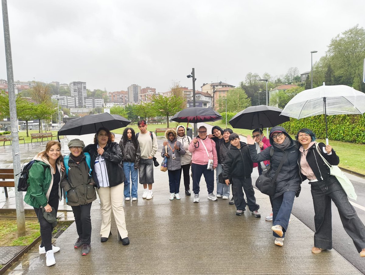 MaitelanKoop's tweet photo. Disfrutando de nuestro paseíto a San Juan,con buen clima y compartiendo con todas del equipo de mujeres de Hernani, tuvimos a nuestra guía Omaira que nos explicó las cosas maravillosas del lugar, gracias a todas y a por más salidas así😘😘🥳🥳🥳. https://t.co/ZPk5H208vC