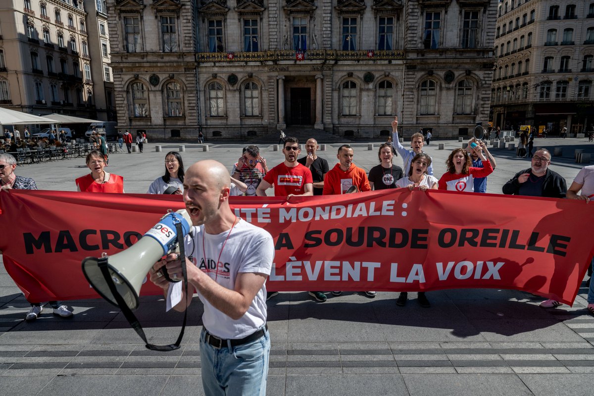 ONE France tweet media