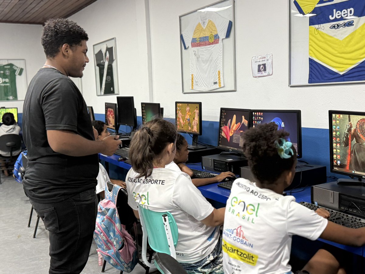 craquedoamanha's tweet image. No Craque do Amanhã, a tecnologia é ferramenta de aprendizado, autonomia e futuro 👏 Seguimos ampliando horizontes e transformando realidades por meio da educação digital 🖥️💻 👊🙏🤝 #CraqueDoAmanhã #InclusãoDigital  #Educação  #TransformandoVidas  #ResponsabilidadeSocial