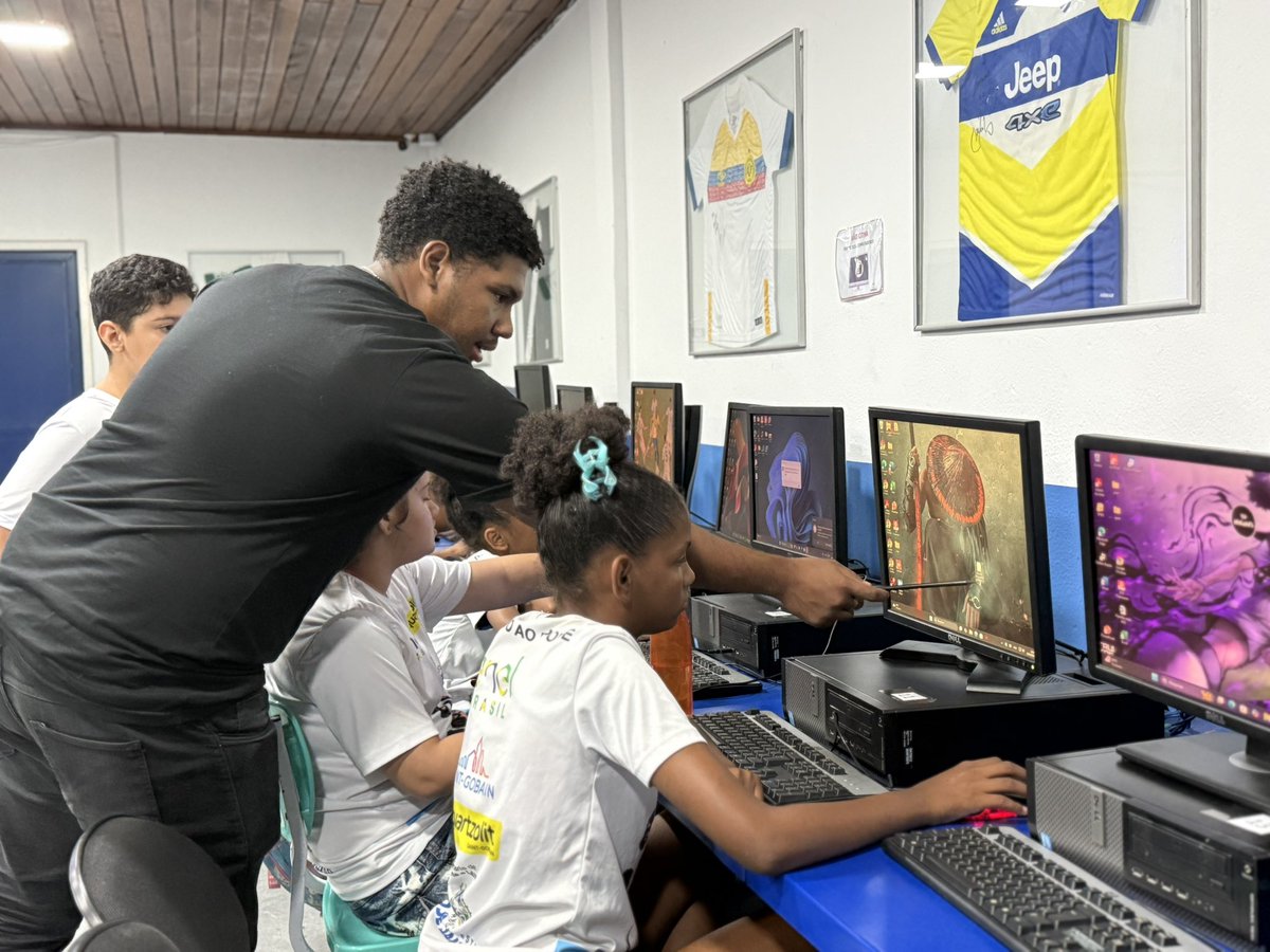 craquedoamanha's tweet image. No Craque do Amanhã, a tecnologia é ferramenta de aprendizado, autonomia e futuro 👏 Seguimos ampliando horizontes e transformando realidades por meio da educação digital 🖥️💻 👊🙏🤝 #CraqueDoAmanhã #InclusãoDigital  #Educação  #TransformandoVidas  #ResponsabilidadeSocial