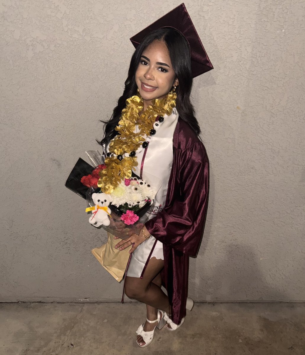 Unigo's tweet image. Dennica just made a power move 💸✨Not luck, just taking the shot and following through.

Scholarships are out here… you just have to claim 
one.Go get yours at unigo.com.#Unigo #ScholarshipWinner #PowerMove #CollegeMoney #ApplyNow #StudentSuccess #MakeItYours