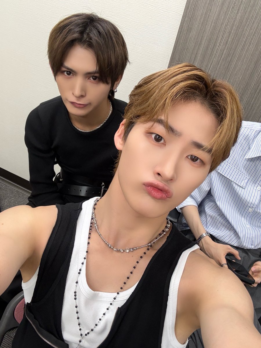 ALL(H)OURS tweet media