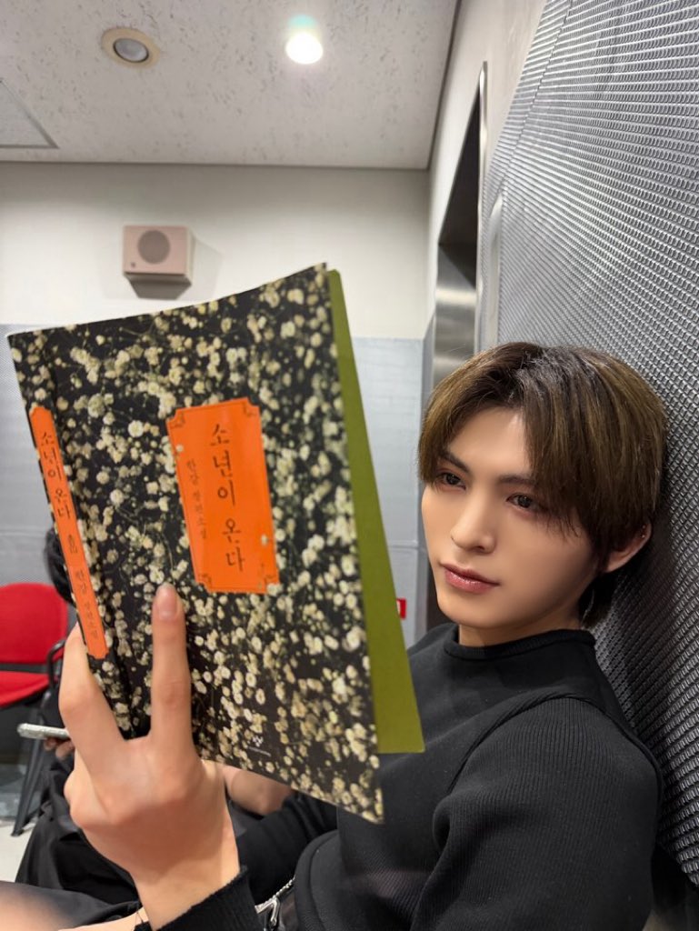 ALL(H)OURS tweet media