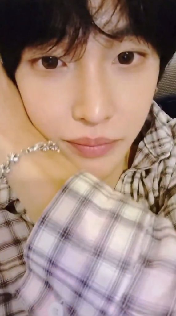 fluffymoody tweet media