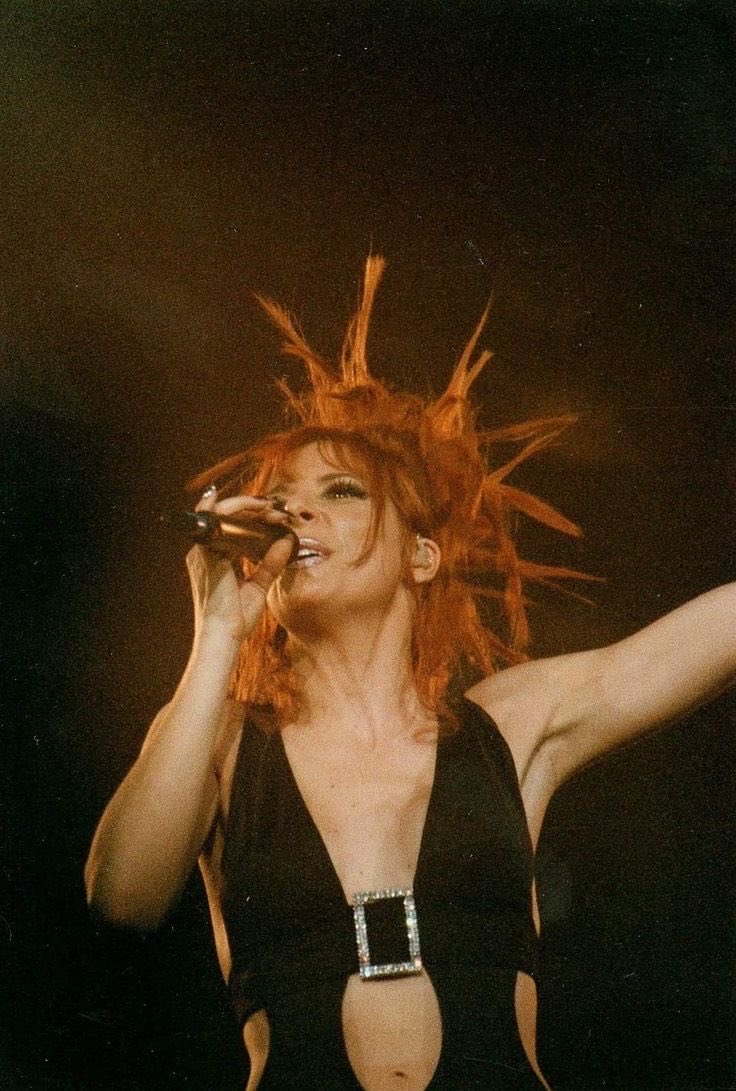 paganfullmoon's tweet image. 💥 #hairstyle #tour96 #mylenefarmer