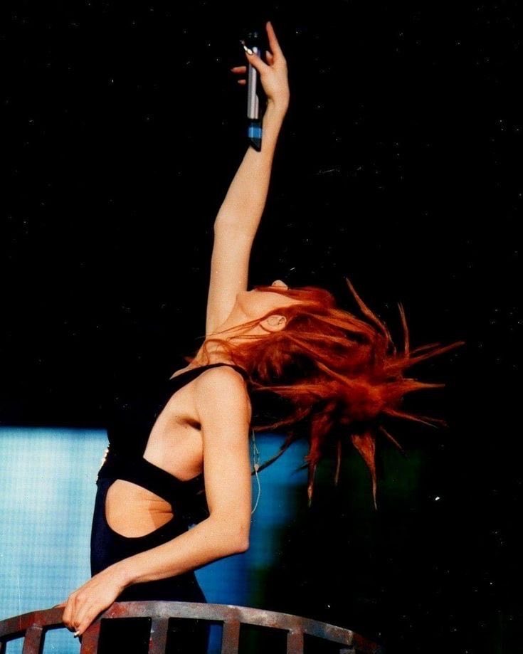 paganfullmoon's tweet image. 💥 #hairstyle #tour96 #mylenefarmer