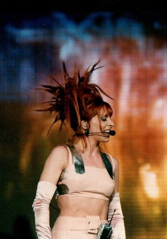 paganfullmoon's tweet image. 💥 #hairstyle #tour96 #mylenefarmer