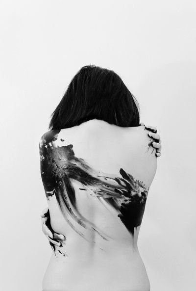 FranoiseMo31626's tweet photo. Your silences
Brushed with their fingertips
All my feelings—will there be
Another time for us?
Drain me of the blood
Of hope
Because silence seeps into me
Unvarnished
Emptiness
Stay with me

Forgive me https://t.co/Lmslk3lQic