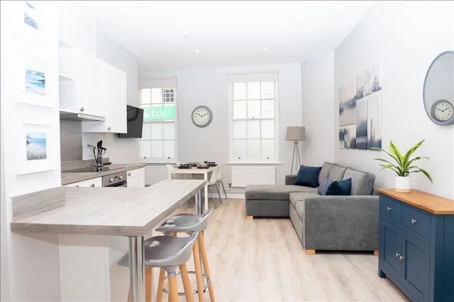 staylets1's tweet image. Traveling soon? Here are five reasons why a short-term apartment beats a hotel: 

🧡 More space 
🧡 Kitchen facilities 
🧡 Homey feel 
🧡 Better value 
🧡 Privacy

Have a look at our #blogpost for more details! buff.ly/3lUcOMy

#StayLets #ServicedApartments #Travel