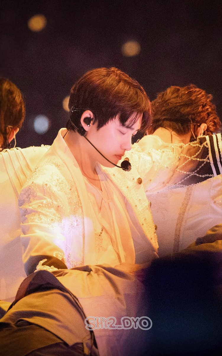 dyoesque's tweet photo. one of the closest pictures we have that captures just how pretty he is https://t.co/0syCy0x1Zt
