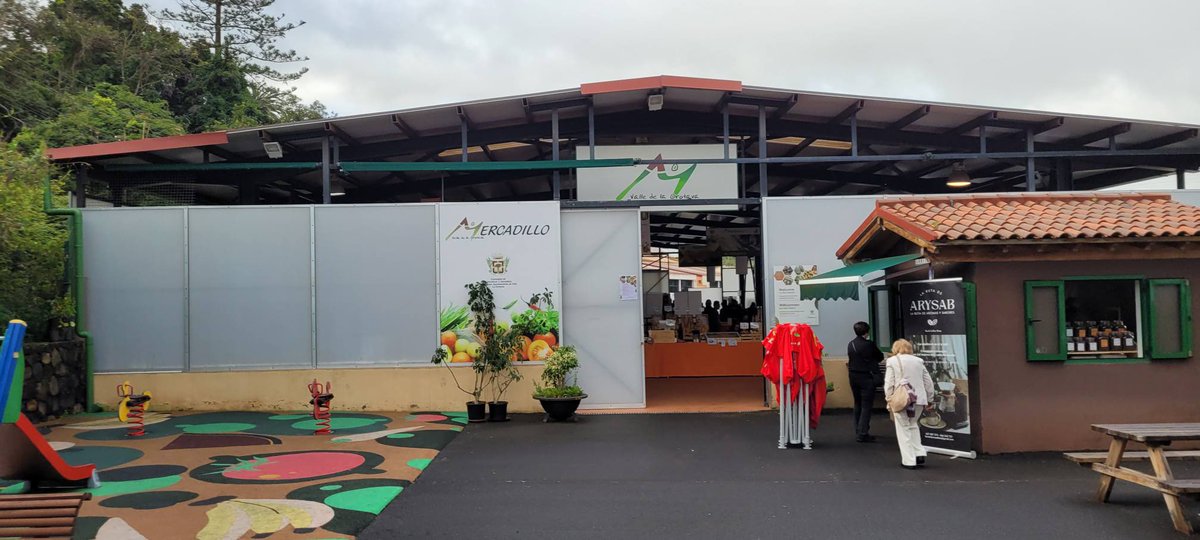PPCabildoTF's tweet photo. 20 años de orgullo y soberanía alimentaria en La Orotava. 
Celebramos dos décadas del Mercado del Agricultor, un referente de esfuerzo que garantiza el éxito "del campo a la mesa". https://t.co/PpkCYrwITE