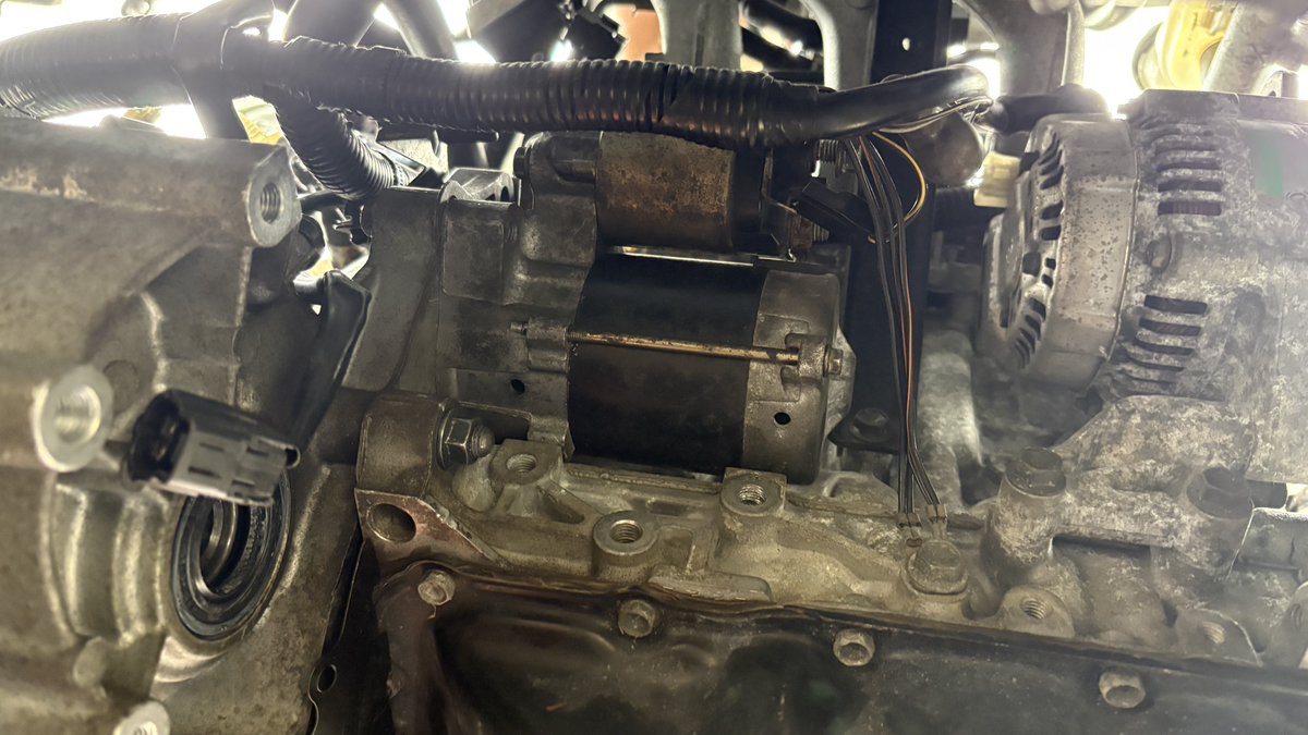 ミッションマウントをつける前にセルモーター載せると手を入れやすくて楽ですね
#HA23V