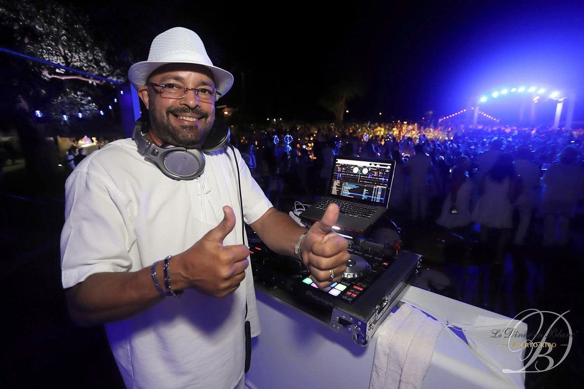 DJCharlieRivera's tweet photo. Recuerdos de Diner en Blanc 2019 Parque Luis Muñoz Marín, donde tuve el privilegio de ser el DJ... https://t.co/3pjH43Qq5o