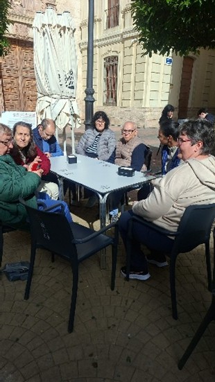ASOCIACIONFUEN3's tweet photo. El pasado viernes día 10 de abril un grupo de personas usuarias del Centro de Dia visitaron el Museo “Elisa Cendreros” en nuestra ciudad. https://t.co/MTW7U5PknK