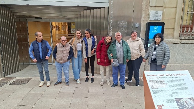 ASOCIACIONFUEN3's tweet photo. El pasado viernes día 10 de abril un grupo de personas usuarias del Centro de Dia visitaron el Museo “Elisa Cendreros” en nuestra ciudad. https://t.co/MTW7U5PknK