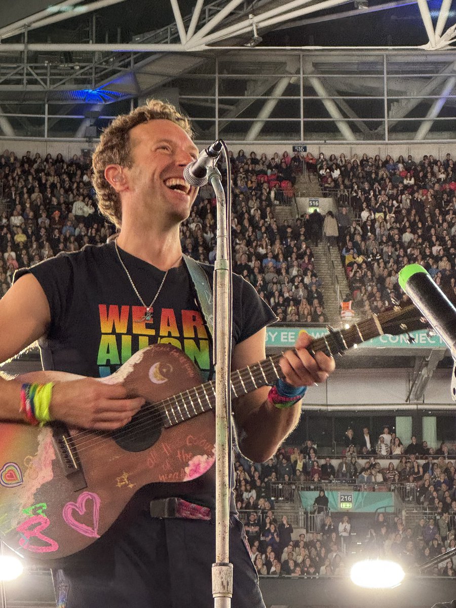 coldplay_canada's tweet image. Let’s start the week with a beautiful smile 😊 

#coldplay
#MusicOfTheSpheresWorldTour 

📸: @coldplay_canada