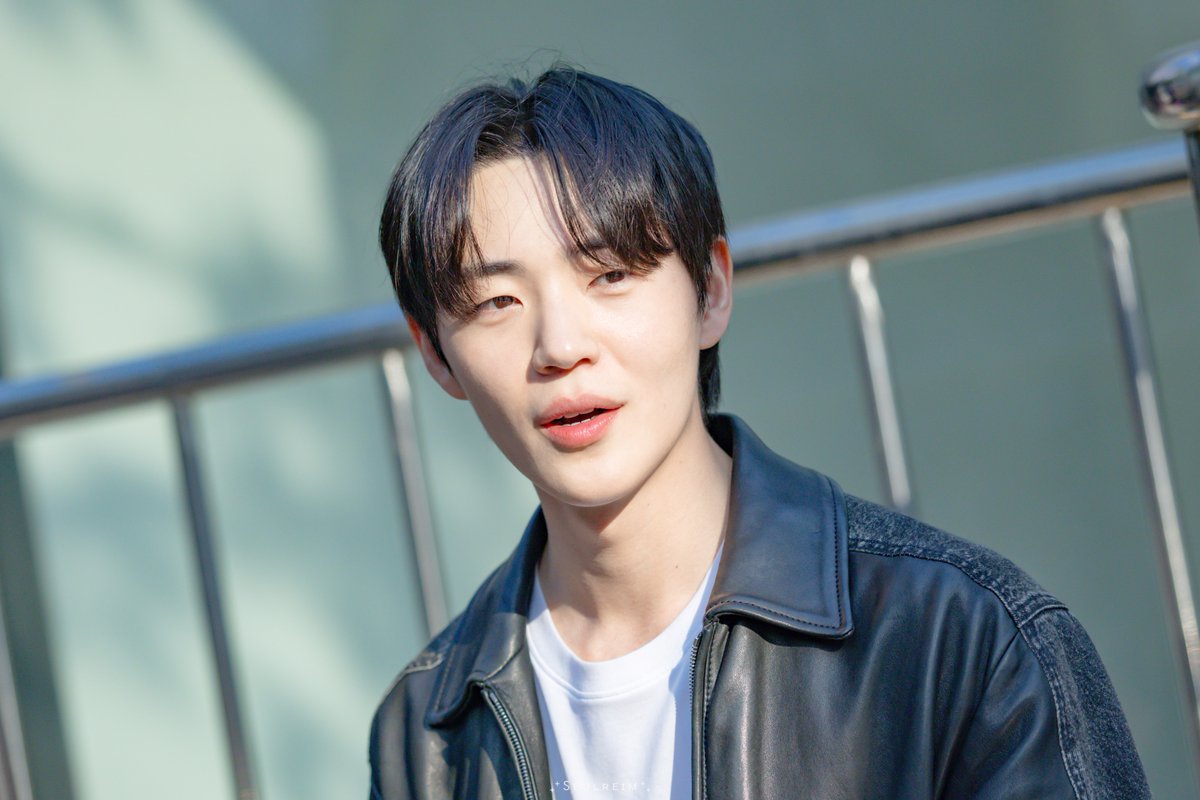 SE0LREIM's tweet photo. 260404 연극 #럭키고시원  퇴근길

따뜻한 봄에 만난 나의 햇살🌿

#신재하 배우님 https://t.co/D8hcj05Xtl