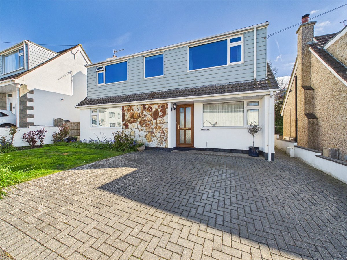 KivellsProperty's tweet image. 🎉 JUST LISTED 🎉
📍 #Bude
💰 Guide Price: £380,000

A 3 bedroom detached house boasting spacious accommodation throughout, private, low maintenance rear garden and off-street parking for two vehicles. EPC Rating - D.
🌐 kivells.com/properties/BUD…

#JustListed #TheSignThatSells