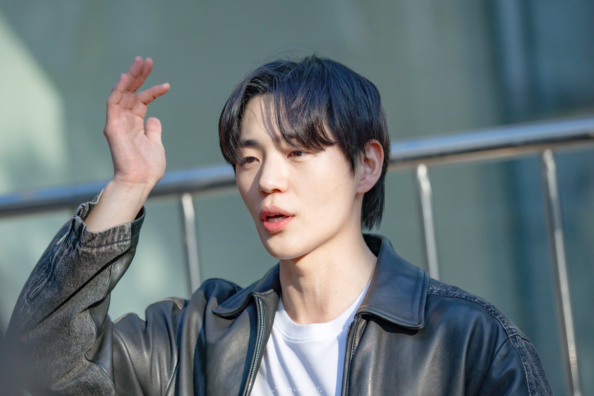 SE0LREIM's tweet photo. 260404 연극 #럭키고시원  퇴근길

따뜻한 봄에 만난 나의 햇살🌿

#신재하 배우님 https://t.co/2V57LGHaBn
