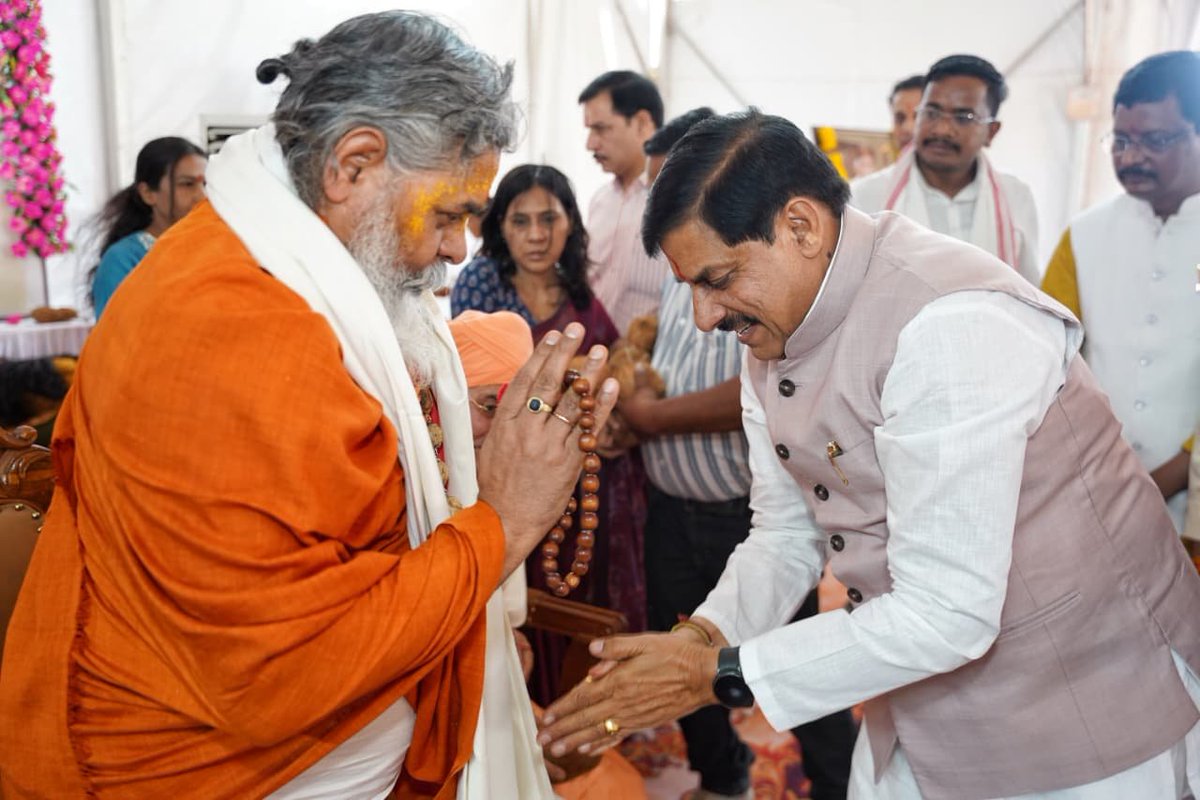 CMMadhyaPradesh's tweet image. मुख्यमंत्री डॉ. मोहन यादव ने आज अनूपपुर जिले के अमरकंटक में स्व. भगवत शरण माथुर जी की जयंती के अवसर पर आयोजित "विचार गोष्ठी एवं श्रद्धांजलि कार्यक्रम" में सहभागिता कर अपने विचार साझा किए।

@DrMohanYadav51 #CMMadhyaPradesh #MadhyaPradesh #Anuppur