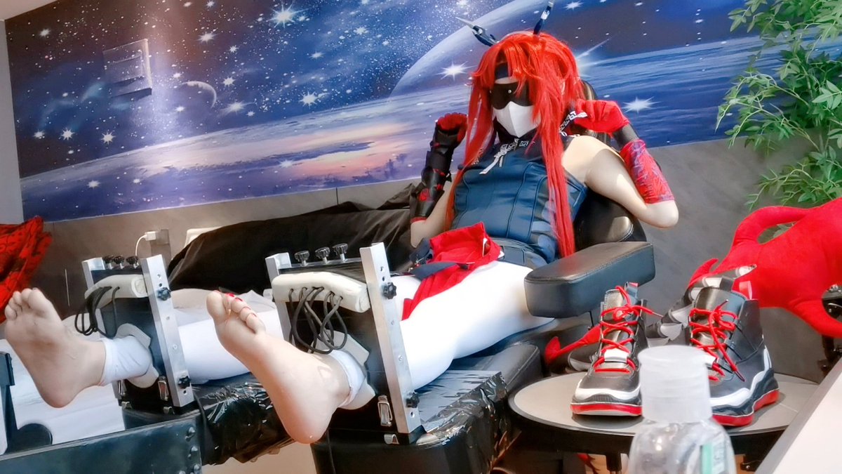 ahysl3's tweet image. #くすぐり #余 #足裏  #裸足  🐉🦶