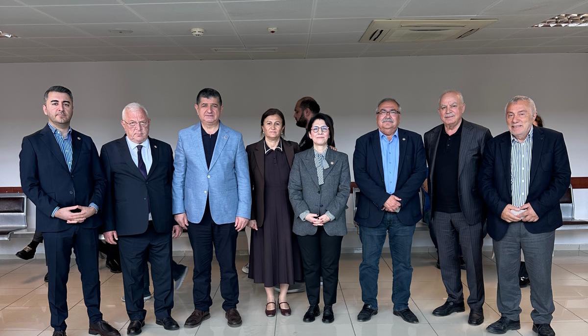 cem_avs's tweet image. Yeni haftaya Silivri’den merhaba. 

İBB duruşmalarının 20. Gününde Milletvekillerimiz ile birlikte Silivri’deyiz.. İBB Başkanımız ve Cumhurbaşkanı adayımız Ekrem İmamoğlu ve tüm tutuklu arkadaşlarımız özgürlüklerine kavuşana kadar mücadelemiz sürecek…
#Silivri #İmamoğlu #CHP