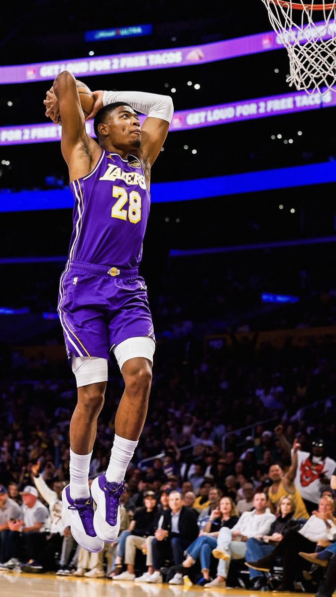 八村塁の今季の3P成功率44.3%
これはLakersの長い歴史において
シーズン「歴代最高記録」を更新する快挙👑

• 2025-26：44.3% （歴代No.1✨）
• 2024-25：41.3%
• 2023-24：42.2%

🇯🇵203cm、104kgの日本人PF
この体格で「3年連続3P成功率40%超え」は、NBAトップレベルの証。まさに奇跡の存在だよ。