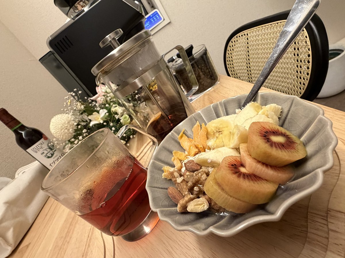 ヤクルトで睡眠の質の向上を図るタカシ tweet media