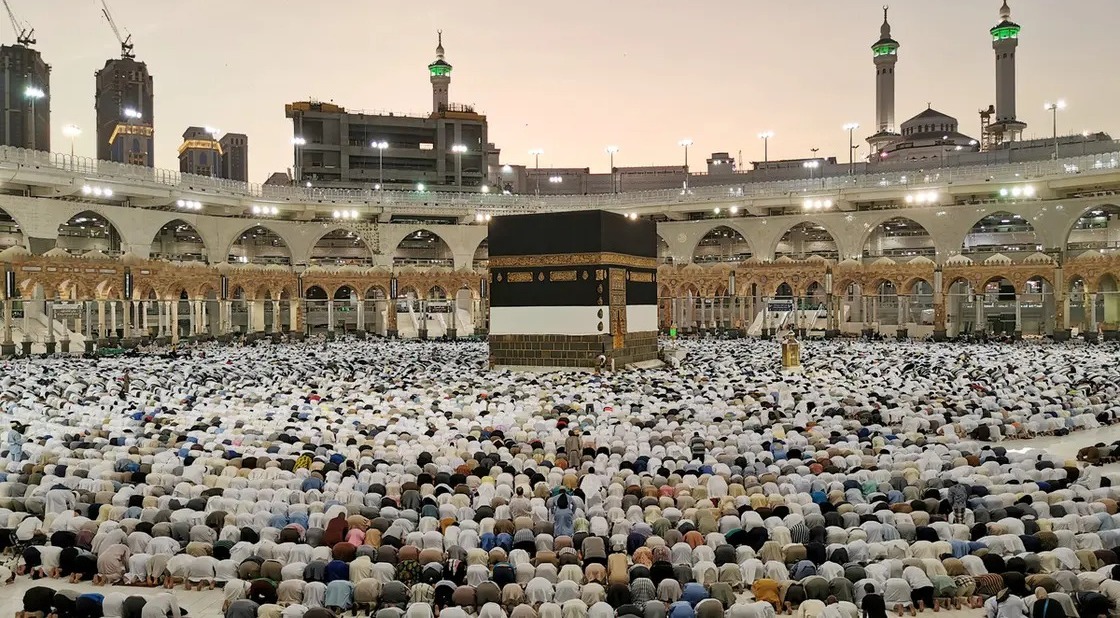 BaaghiTV's tweet image. Saudi Authorities Issue Deadline for Umrah Pilgrims to Exit Before Hajj

#BaaghiTV #International #KSA #UmrahUpdate #HajjPreparations #SaudiArabiaNews #PilgrimAdvisory #Hajj2026

en.baaghitv.com/saudi-authorit…