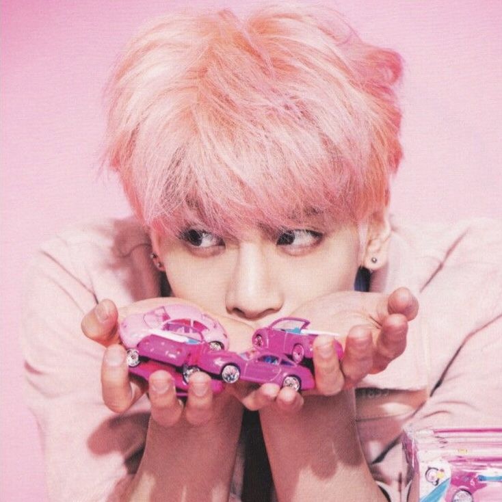 •⩊• tweet media