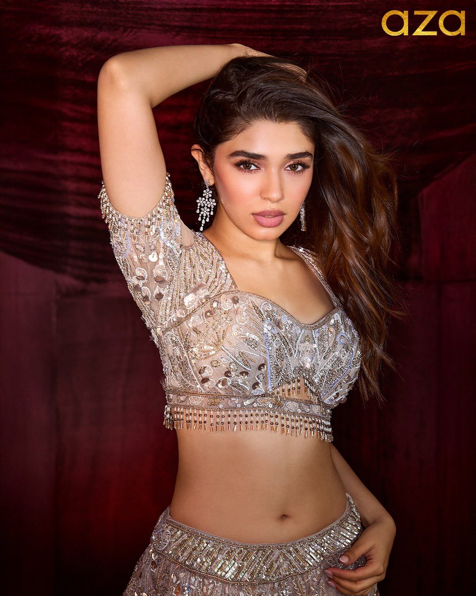 Aza_Fashions's tweet photo. Presenting #Azafashions #CoverStory star: @IamKrithiShetty ✨

From uncertainty to the spotlight—she followed her instinct.
“I’d regret not doing it.”

Read on: https://t.co/M58WpmjDX2

 #krithishetty #azeera https://t.co/1RfMyXviHo