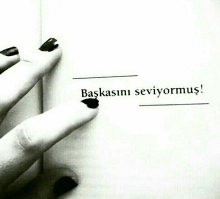 Ey ayrılığı andıran yakınlık,
Ey susuş...
İnce ve derin hasret..
Bana benziyorsun...

Şükrü Erbaş